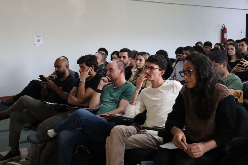 Plateia acompanhando as apresentações