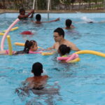 Crianças na piscina do tecnoPARQ Social